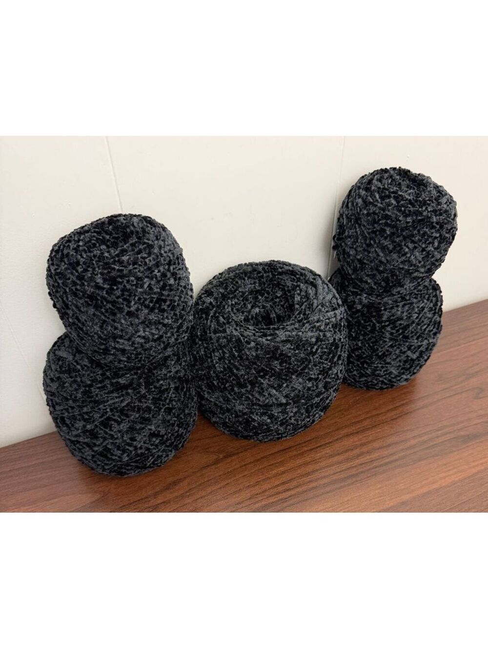 Reclaimed Polyester Worsted Chenille Yarn 1037 Yds Black 480g (5 Cakes) - Picture 3 of 5